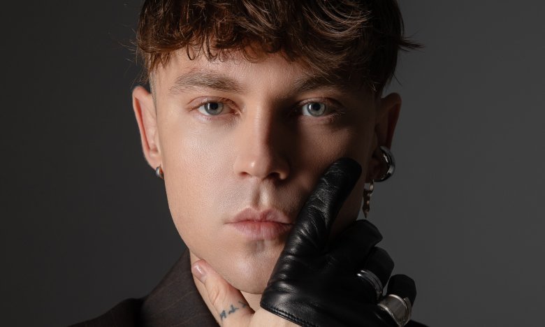 Артем Пивоваров, фото