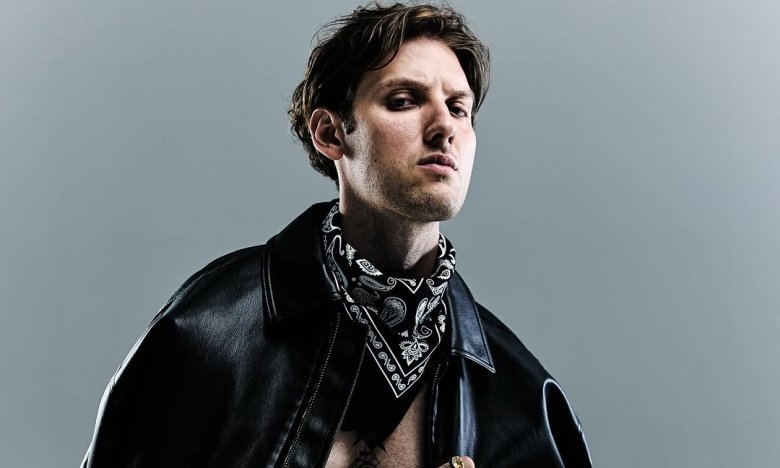 Пилип Коляденко зізнався, чому його ревнує дружина