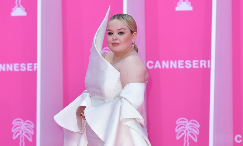 Никола Кохлан показалась в платье, похожем на то, что носила Ким Кардашьян