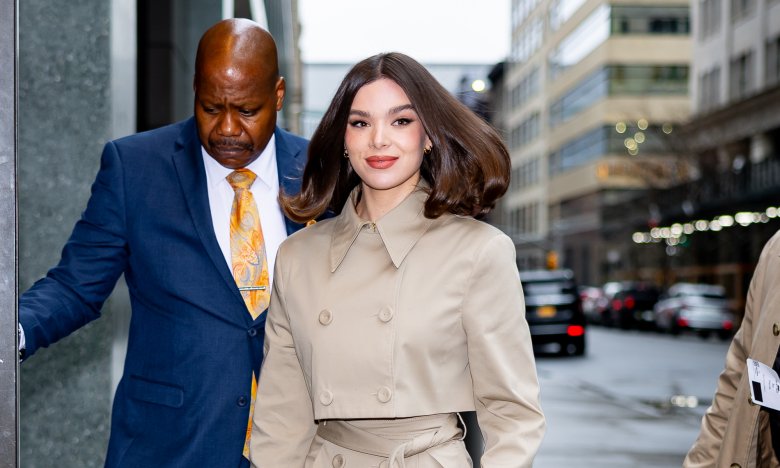 Хейли Стайнфельд показала, с чем носить акцентную обувь