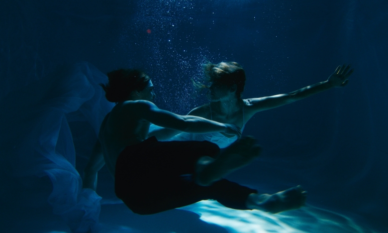 Тоня Хижняк знялася у кліпі Mari Cheba під водою, фото