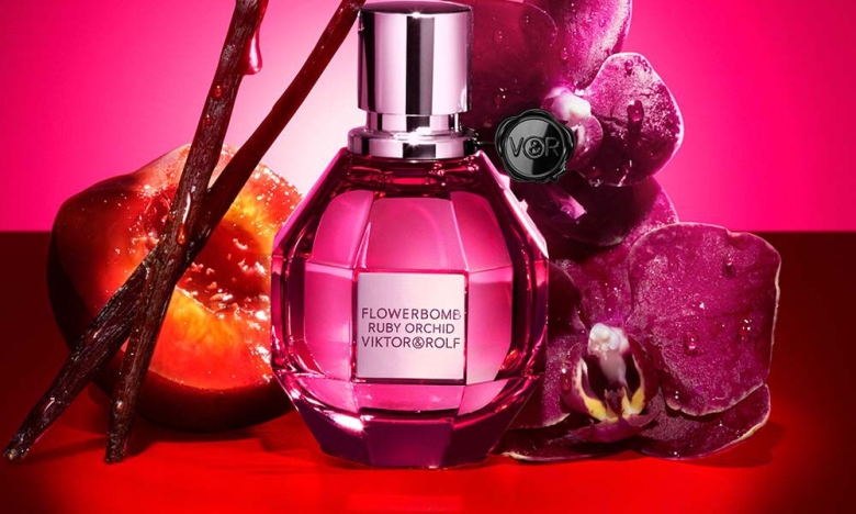 На фото весняний парфум Viktor & Rolf Flowerbomb Ruby Orchid