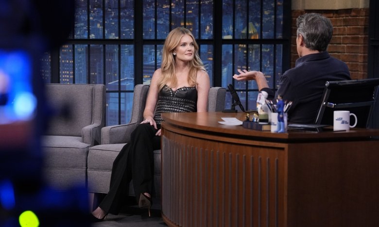 Мэган Фэйхи показала, с чем носить черный костюм