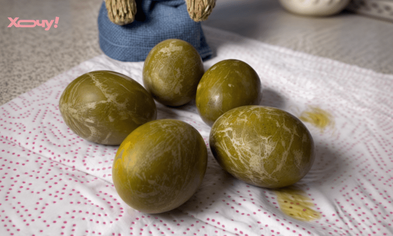 как покрасить яйца куркумой