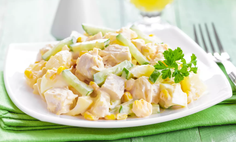 Салат из курицы с ананасами и кукурузой легкий и простой рецепт