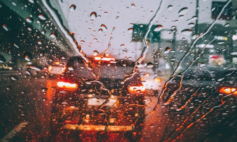Советы водителям по вождению в дождь