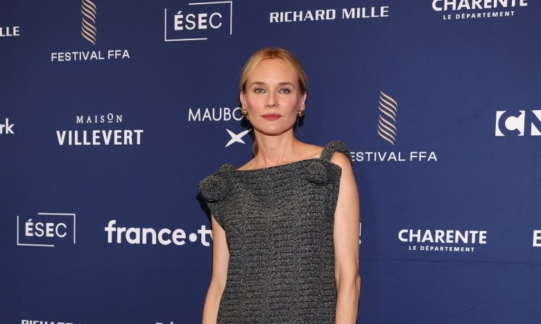 Диане Крюгер показала, с чем носить серое платье