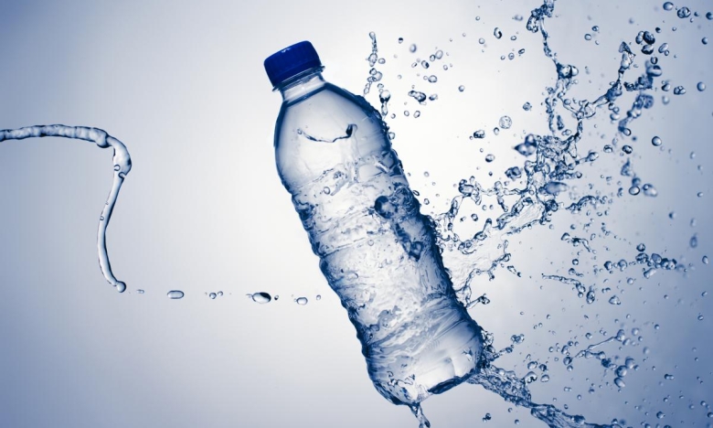 пляшка з водою