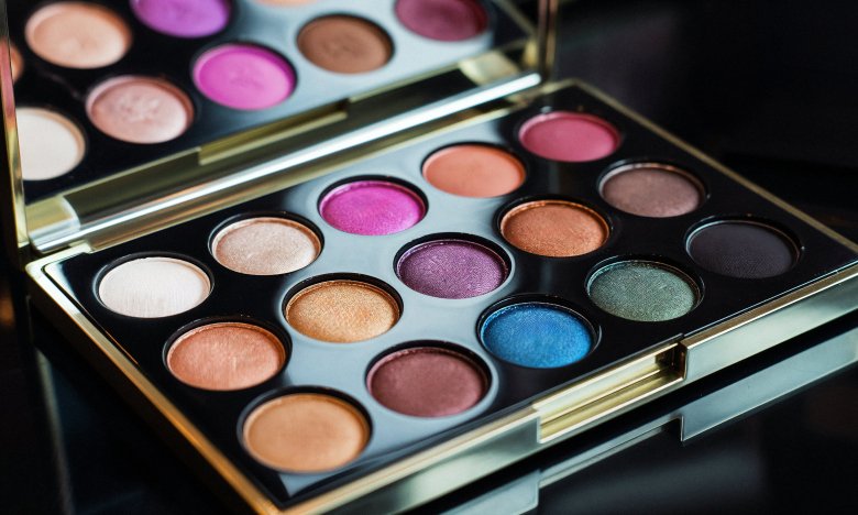 Устойчивые тени для век