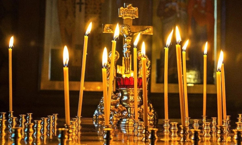 Свічки у храмі, фото