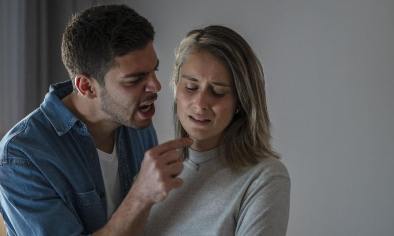 Ознаки маніпуляції та газлайтингу