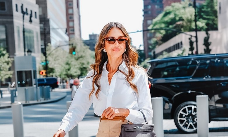 Джессика Альба показала образ с белой рубашкой