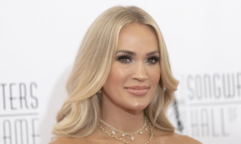 Керрі Андервуд приміряла вбрання від українського бренду