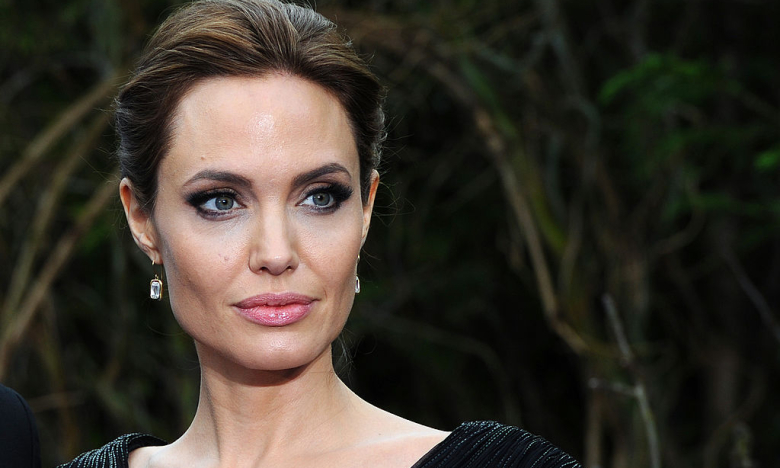 Анджелина Джоли празднует день рождения.