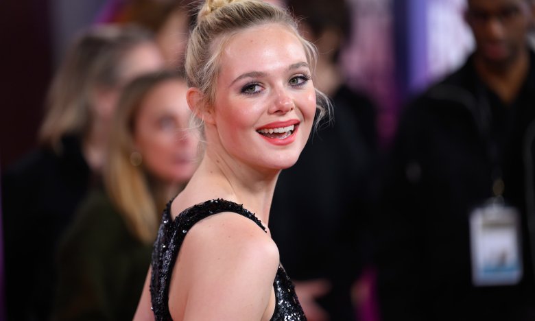 Ель Фаннінг — модна маленька чорна сукня 2025, фото