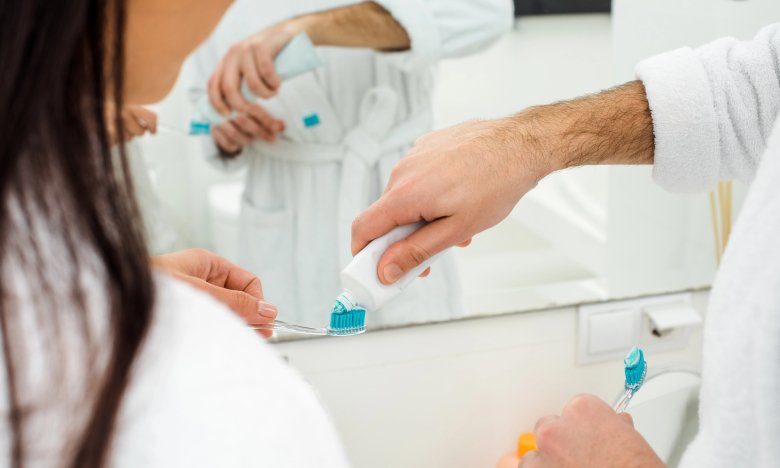Как правильно чистить зубы: техника, время и выбор щетки — советы стоматолога-ортопеда