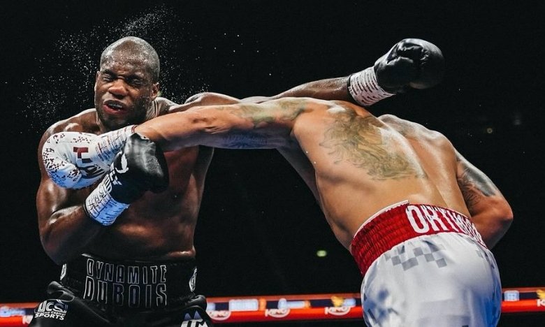 Александр Усик похвастался новеньким Rolls Royce