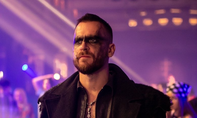 Әйелдердің қоғамдық моншасындағы жасырын камера бейне