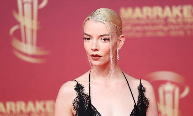 Как одевается Аня Тейлор-Джой на красные дорожки — фото