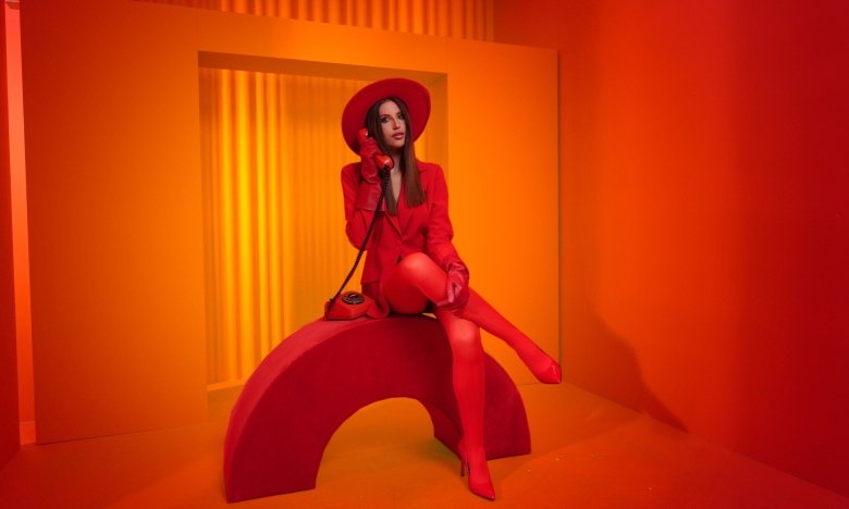 Співачка ZHANNET випустила пісню «Подзвони»: новий сингл про сміливість та рішучість у стосунках