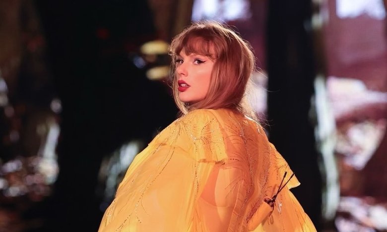 Тейлор Свіфт показалася у сукні у квітковий принт - де таку купити