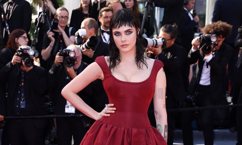 Кара Делевинь сменила имидж — новые фото знаменитости