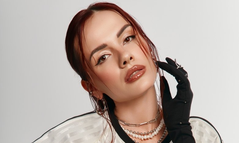 Співачка MamaRika показала нове тату для кліпу Люби себе і закликала бути собою, фото-відео