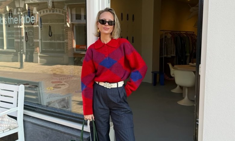 Свитер с ромбами.