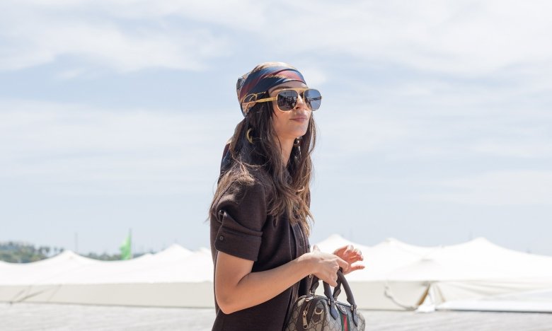 З чим носити мюлі на платформі - варіант стилізації від Емілі Ратаковскі