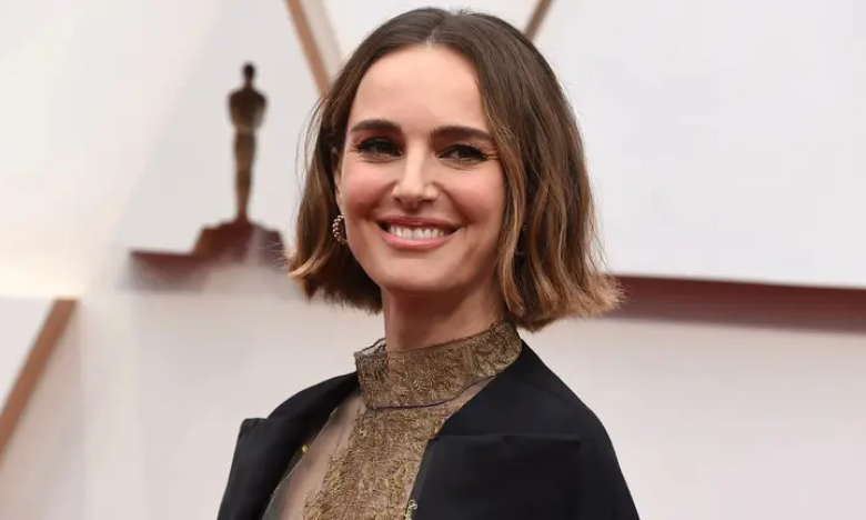 Натали Портман в Париже с новым бойфрендом