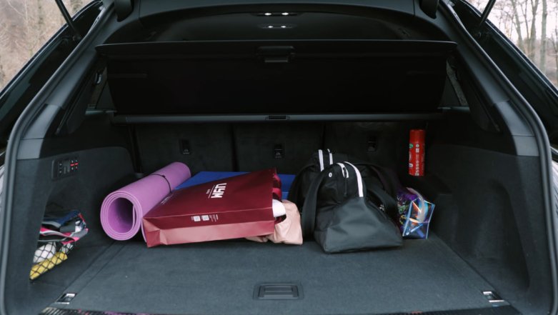 Оксана Гутцайт показала нове авто Audi від чоловіка