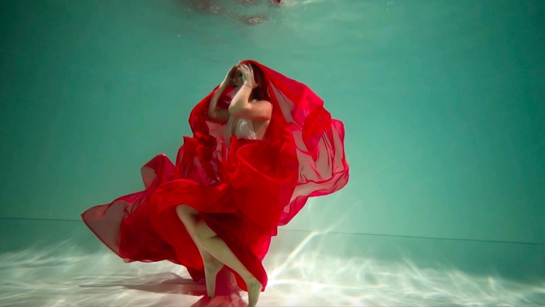 Премьера от Lilu: экстрим под водой в новом клипе "Відчуваю" - фото №1