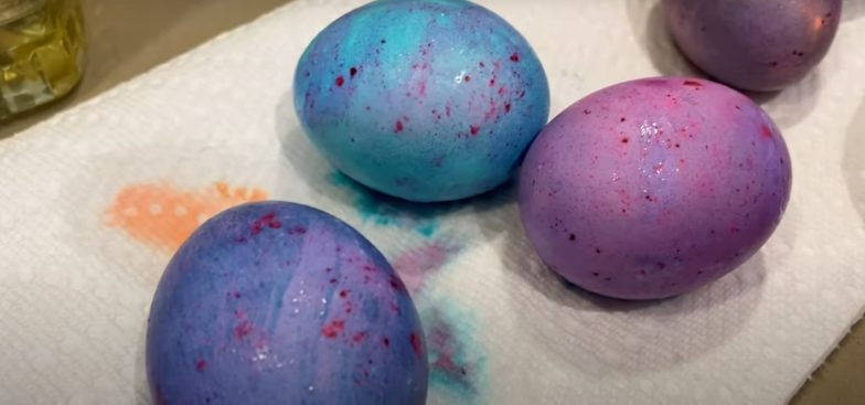 Покраска пасхальных яиц в цвета космоса, фото