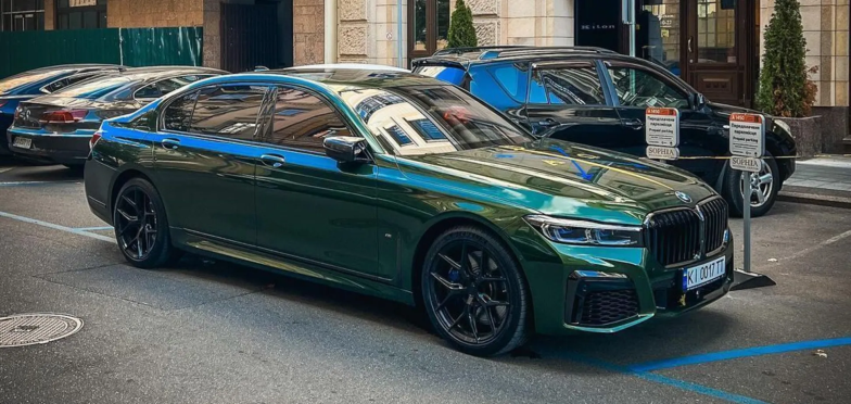 Роскошный гараж Усика