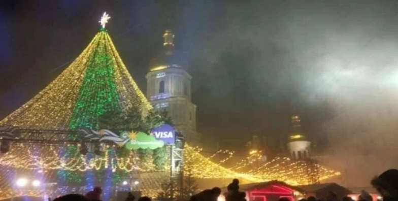 В Киеве состоялось торжественное открытие главной елки Украины (ФОТО) - фото №1