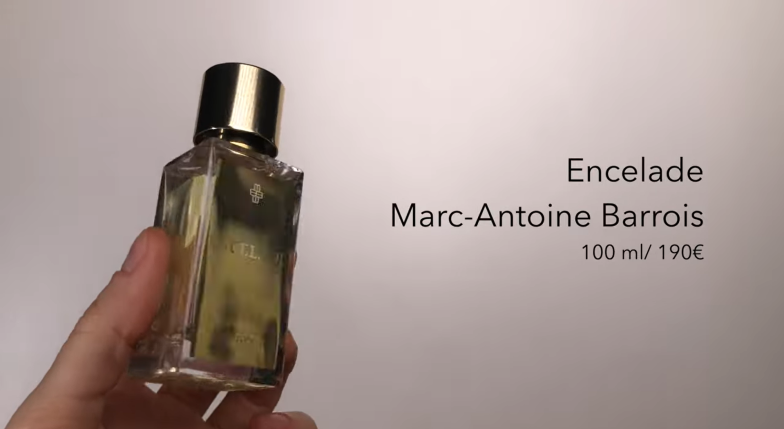 Флакон парфумів у руках дівчини “Encelade” від Marc-Antoine Barrois, фото