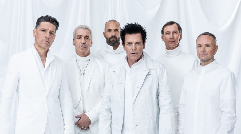 Участники Rammstein отказываются работать с солистом: легендарная группа на грани распада - фото №3