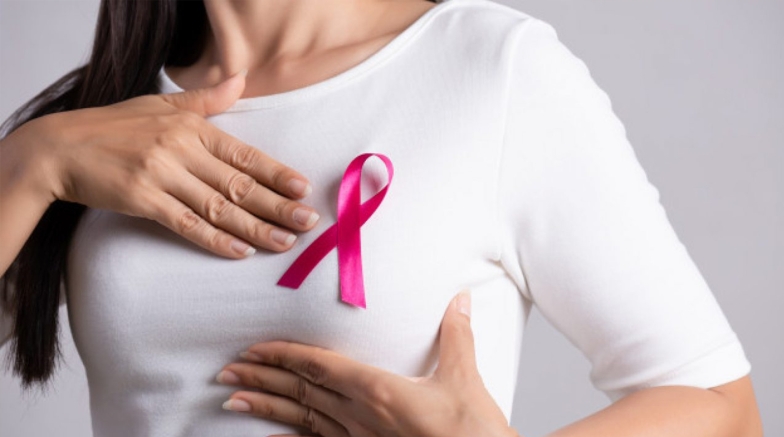 Украинки могут бесплатно пройти маммографию, чтобы нивелировать риск рака: в Helsi рассказали, куда обращаться - фото №1