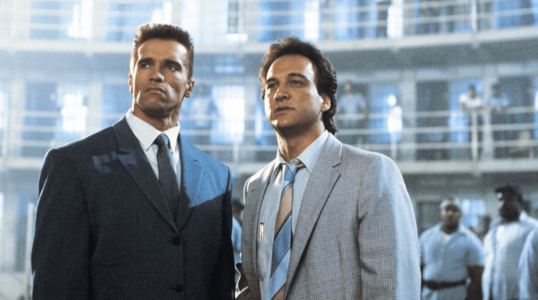 Джеймс Белуши с Арнольдом Шварценеггером, фото