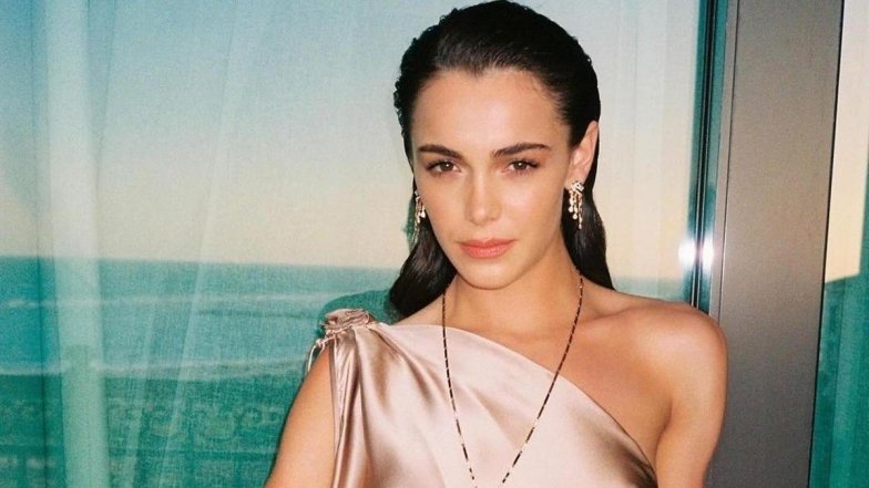 Кто из известных турецких актеров молчит о войне и работает в россии