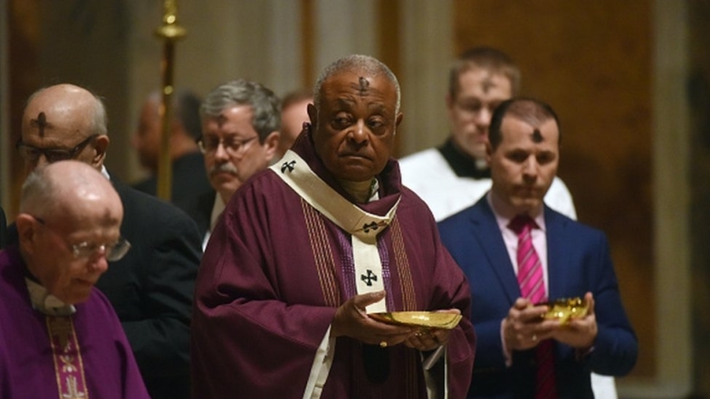 Папа римский впервые назначил кардиналом темнокожего священника - фото №2