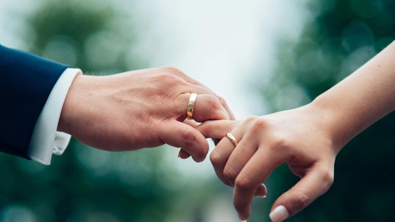 Як привітати з весіллям прикольно