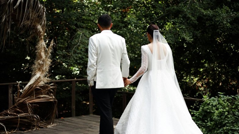 Як привітати з весіллям прикольно