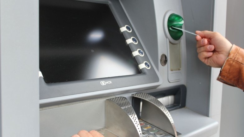 Скільки готівки можна зняти в банкоматі з 1 жовтня