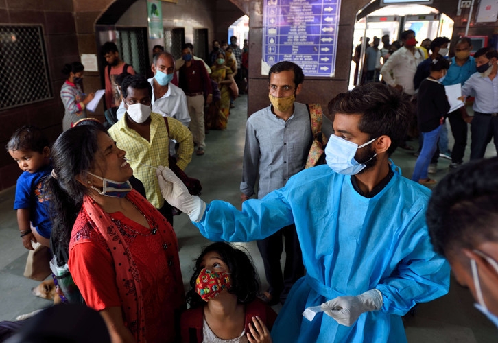 В Индии зафиксировали вспышку "черного грибка" у перенесших коронавирус - фото №1