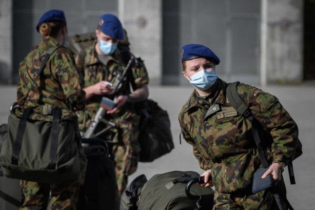 Армия Швейцарии разрешила женщинам носить женское нижнее белье: до этого они носили мужское - фото №2