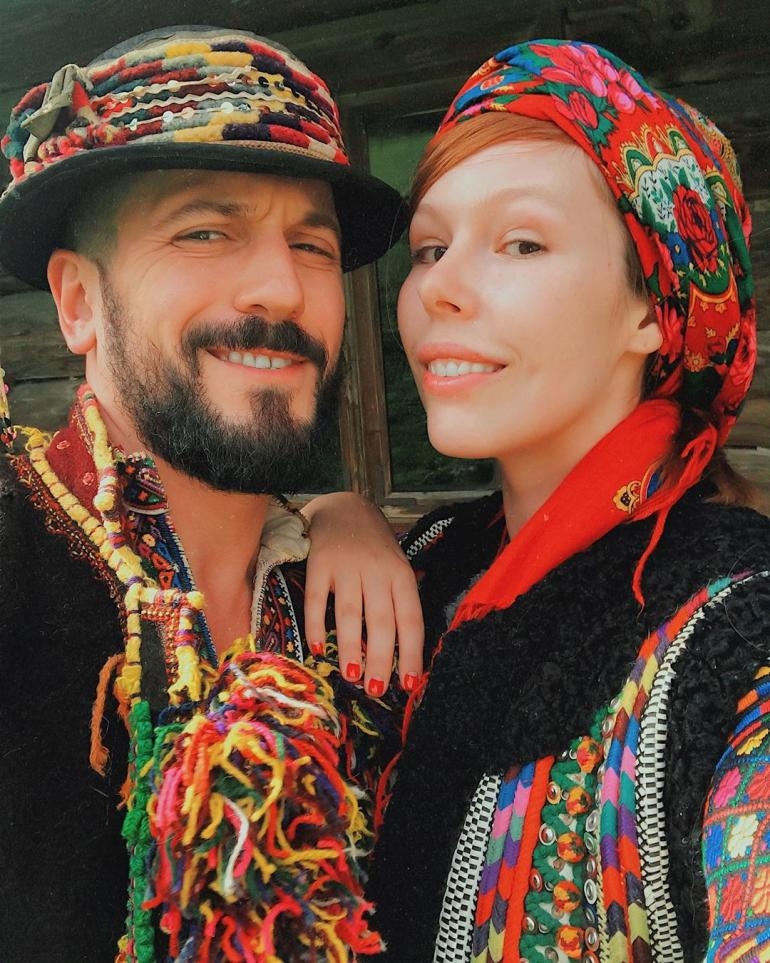 День украинского платка. Какие звезды любят носить этот головной убор? (ФОТО) - фото №13