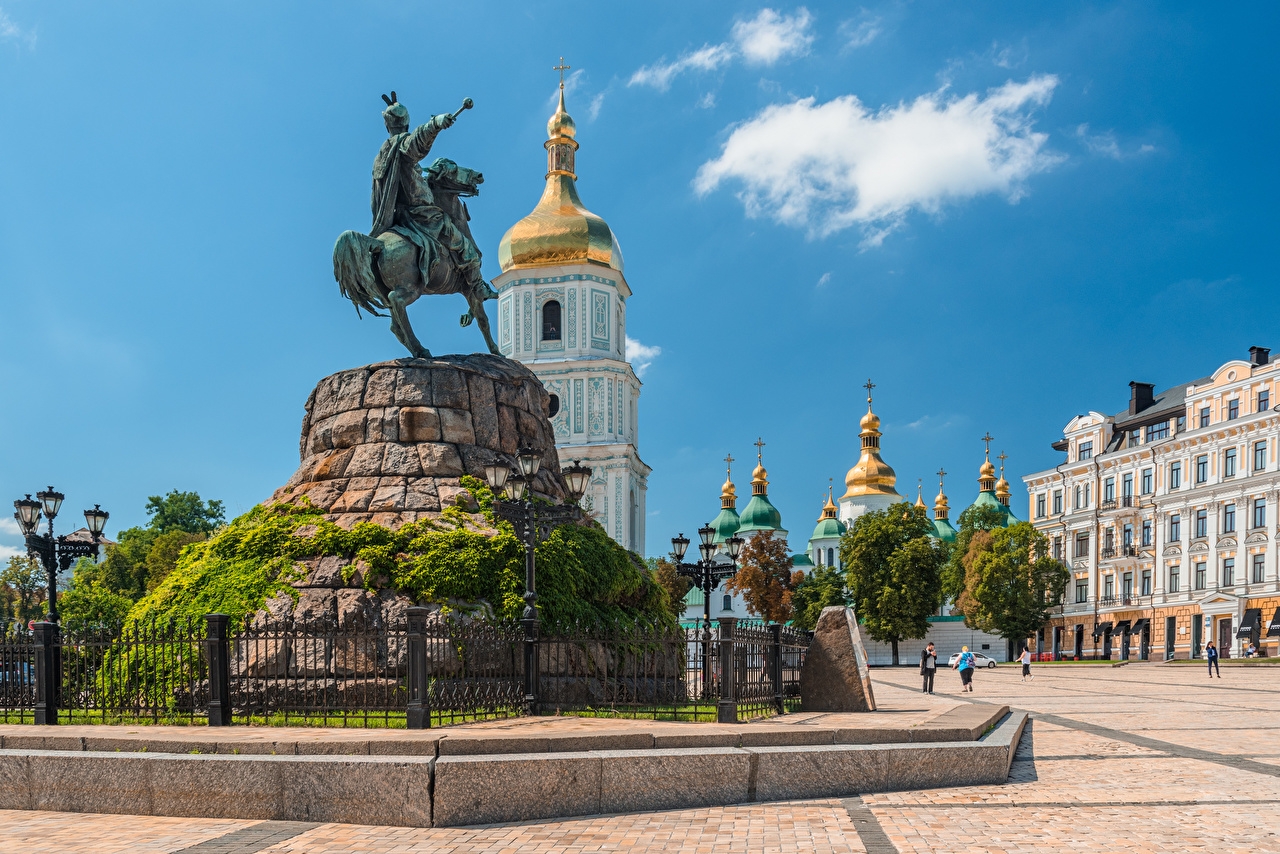 Другой киев. Киев фото днем. День Киева. Киев открытка. Киев 2019.