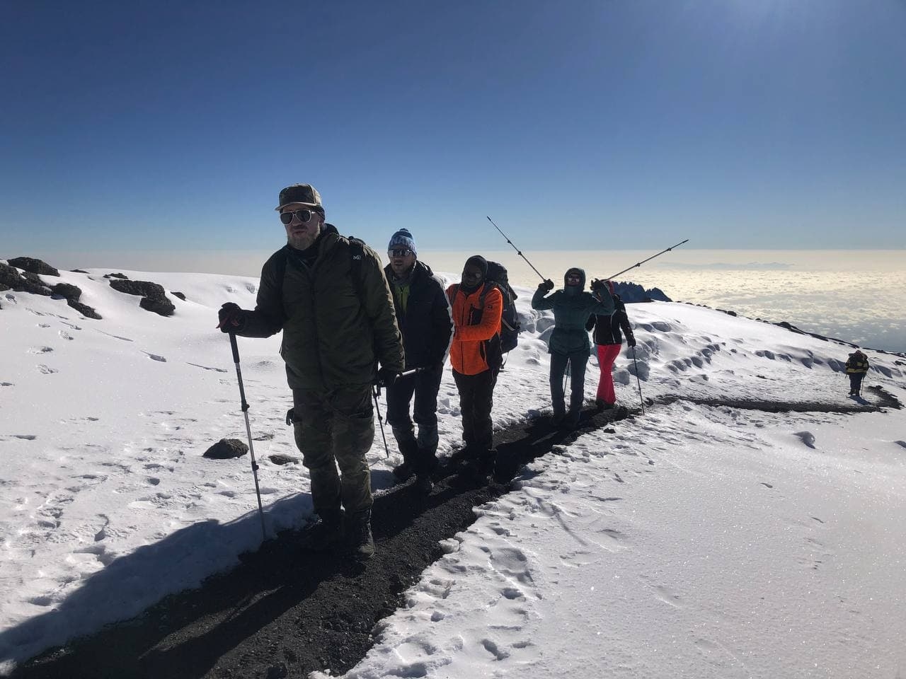Рэпер Серега покорил Килиманджаро и станцевал победный TikTok - фото №1
