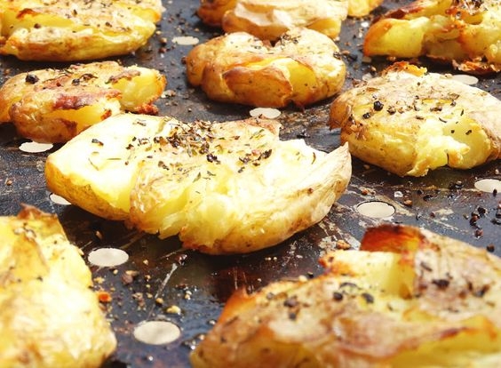 Битый картофель в духовке: ароматное блюдо для всей семьи - фото №1